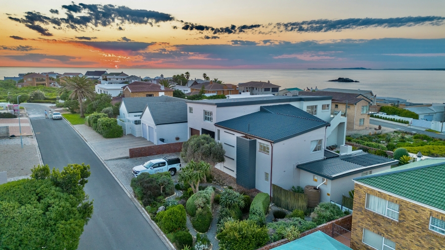 6 Bedroom Property for Sale in Yzerfontein Western Cape